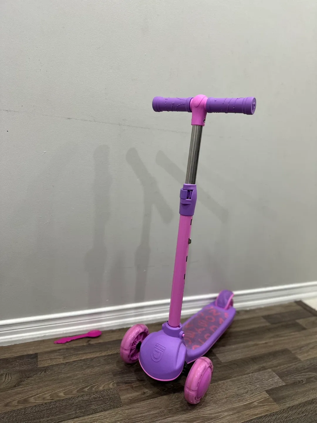 Jetson Gem 3-Wheel Kids Scooter image indicator(2)