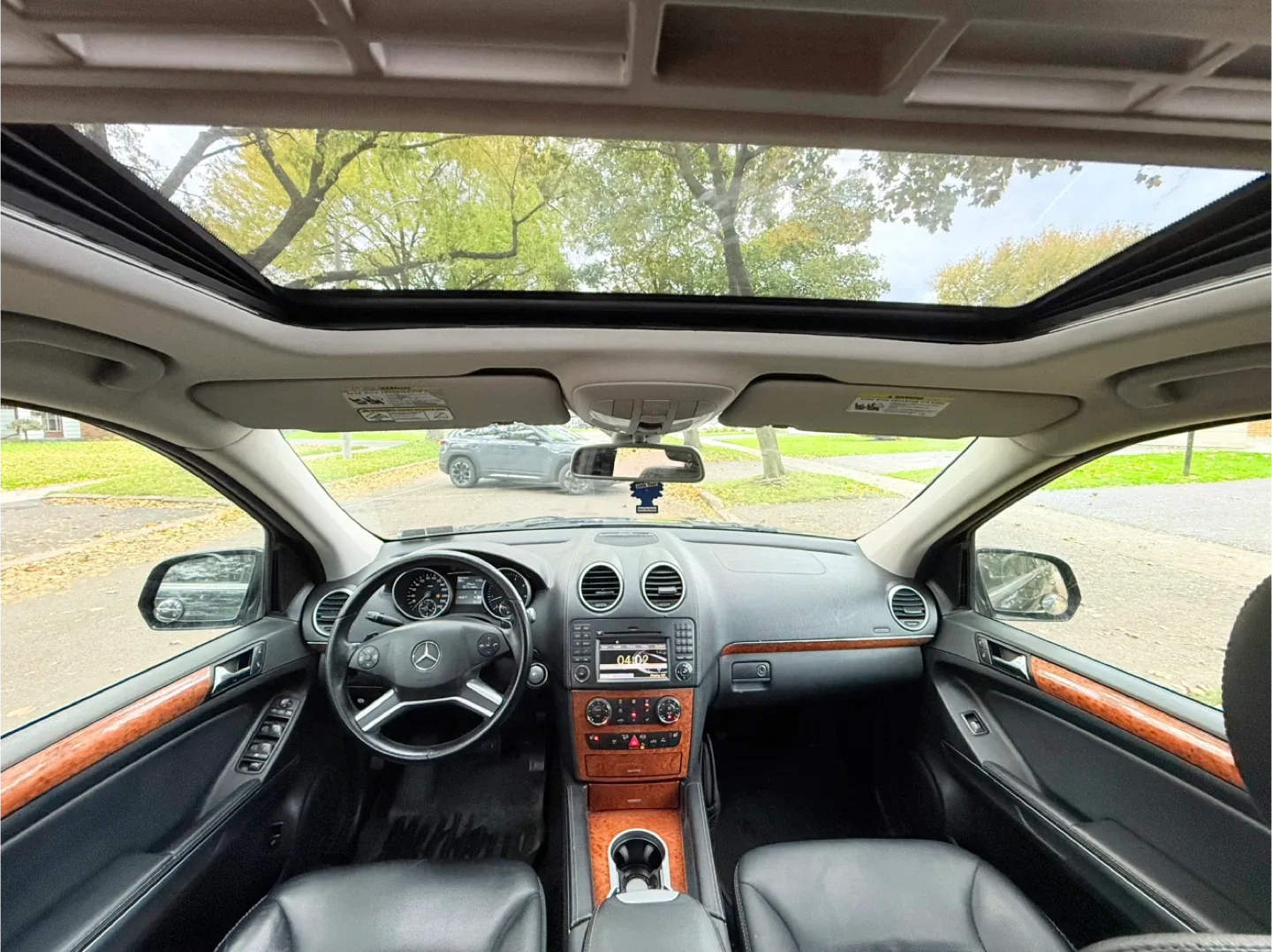 Mercedes-Benz GL 450, Black SUV image indicator(7)