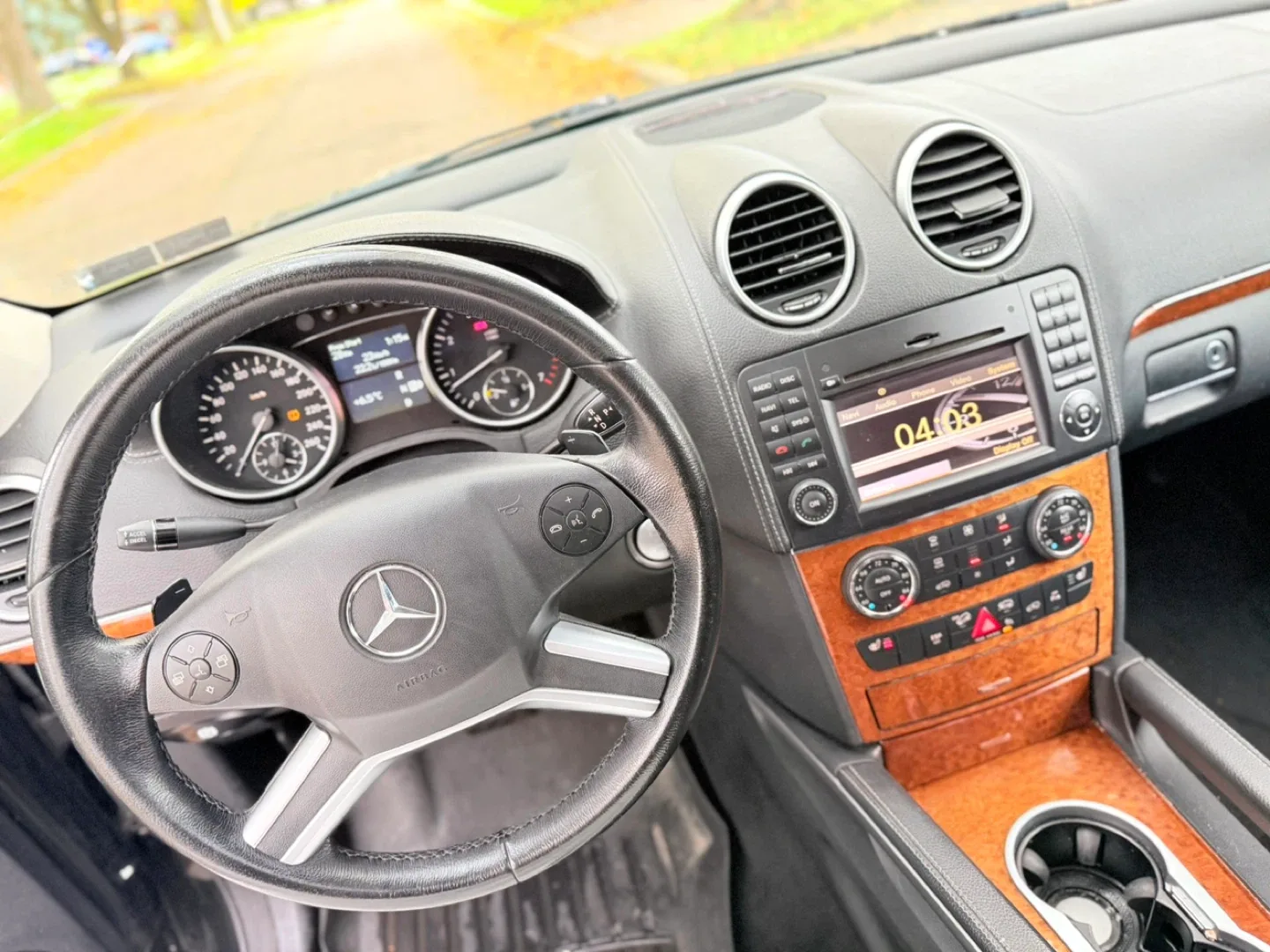 Mercedes-Benz GL 450, Black SUV image indicator(10)