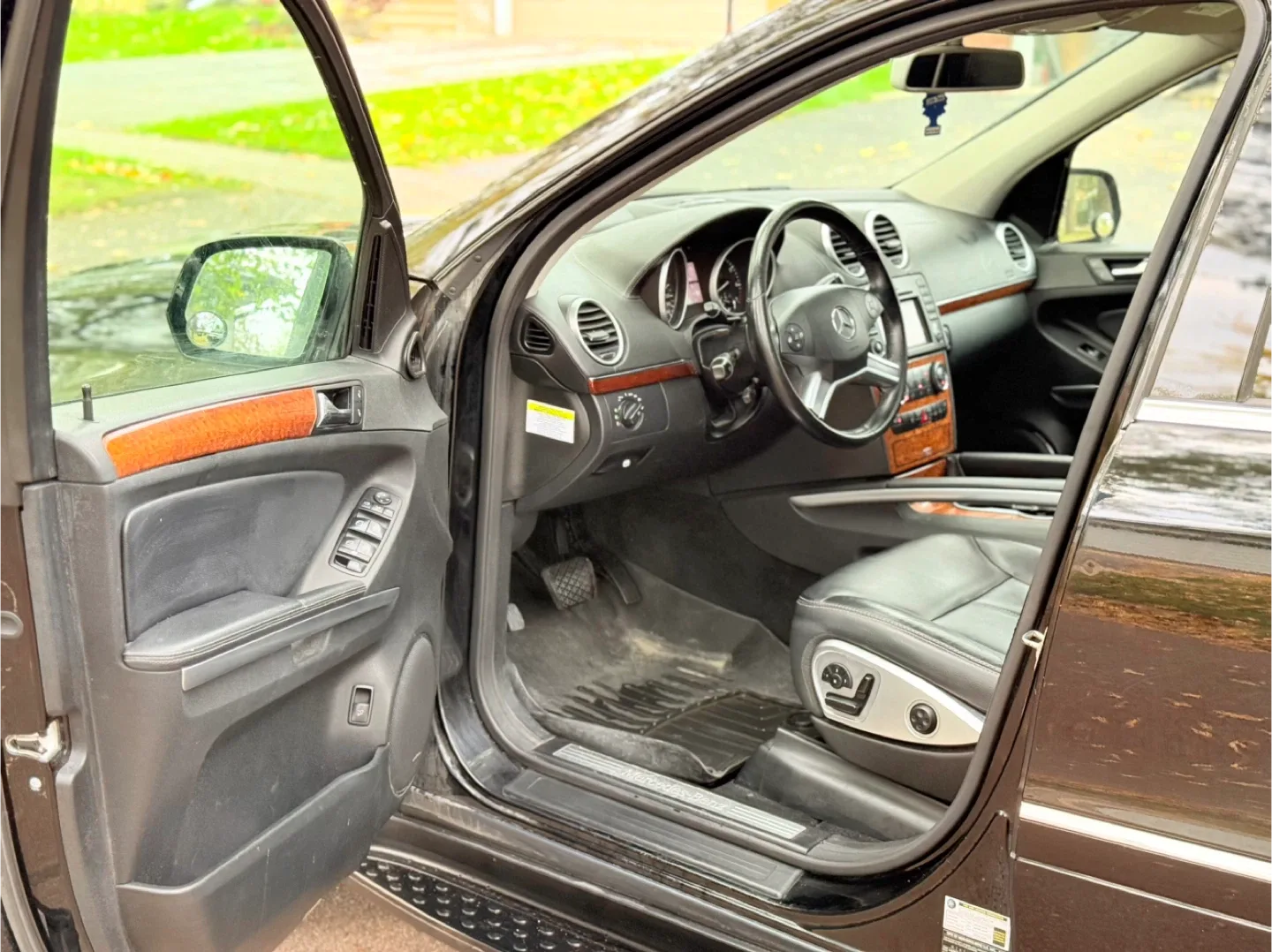 Mercedes-Benz GL 450, Black SUV image indicator(9)