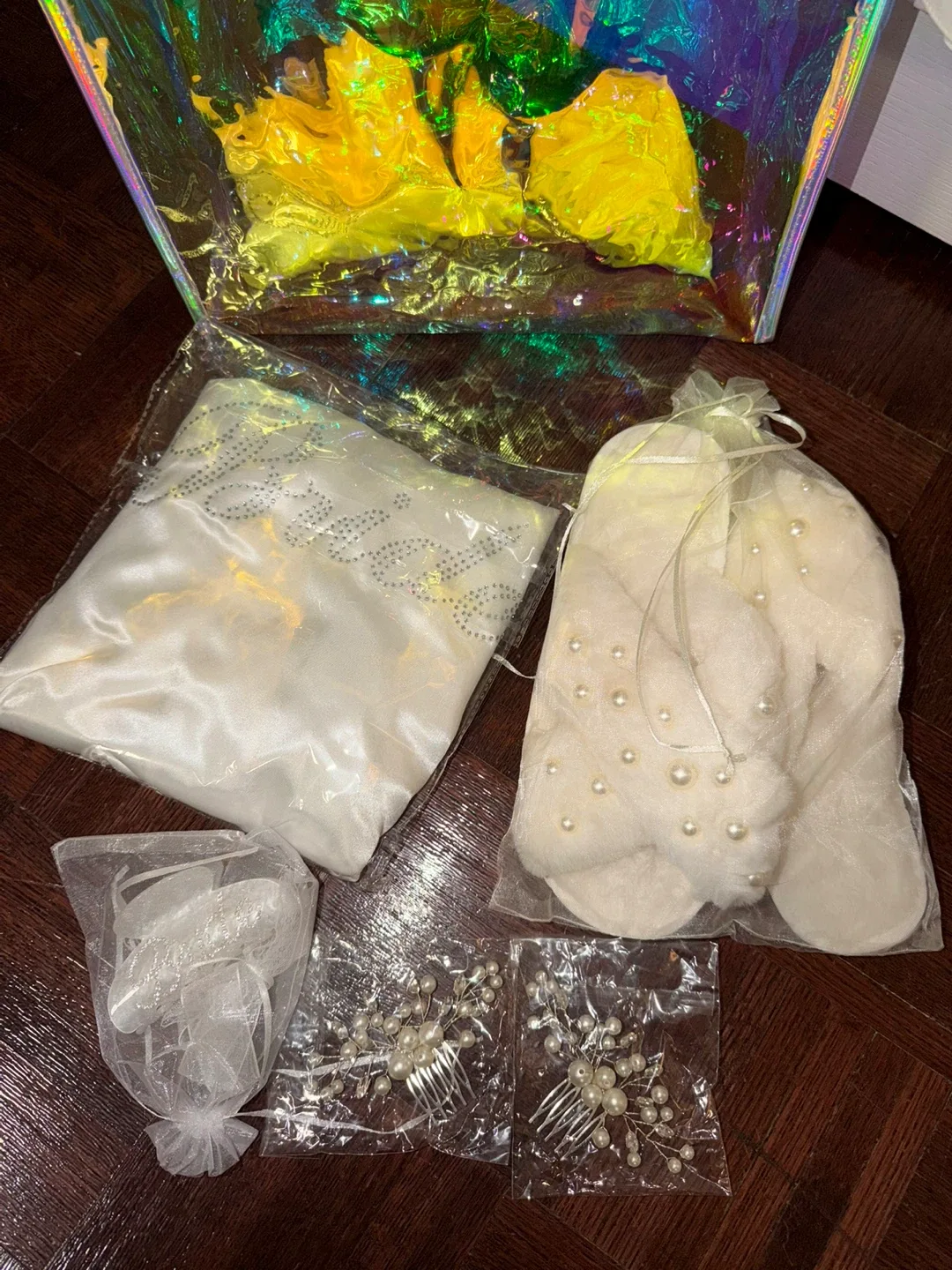 Wedding dress and getting ready kit image indicator(8)