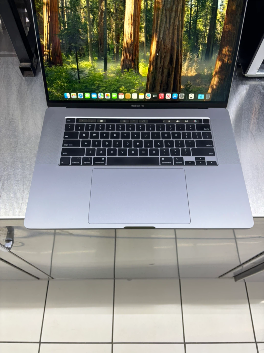 MacBook Pro 16-inch Intel Core i9 - photo 2