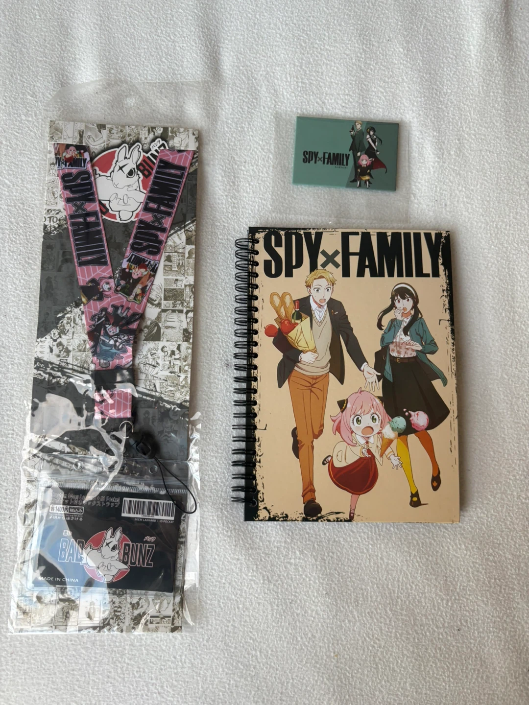 Spy x Family Manga Set + Merchandise - photo 2
