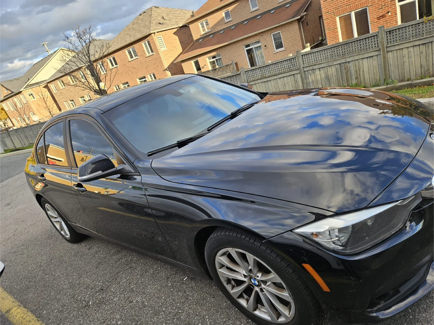 BMW 320i xDrive - Black Sedan - photo 3