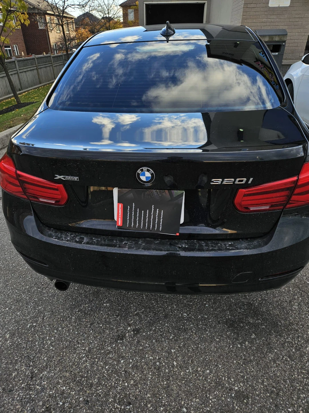 BMW 320i xDrive - Black Sedan - photo 5