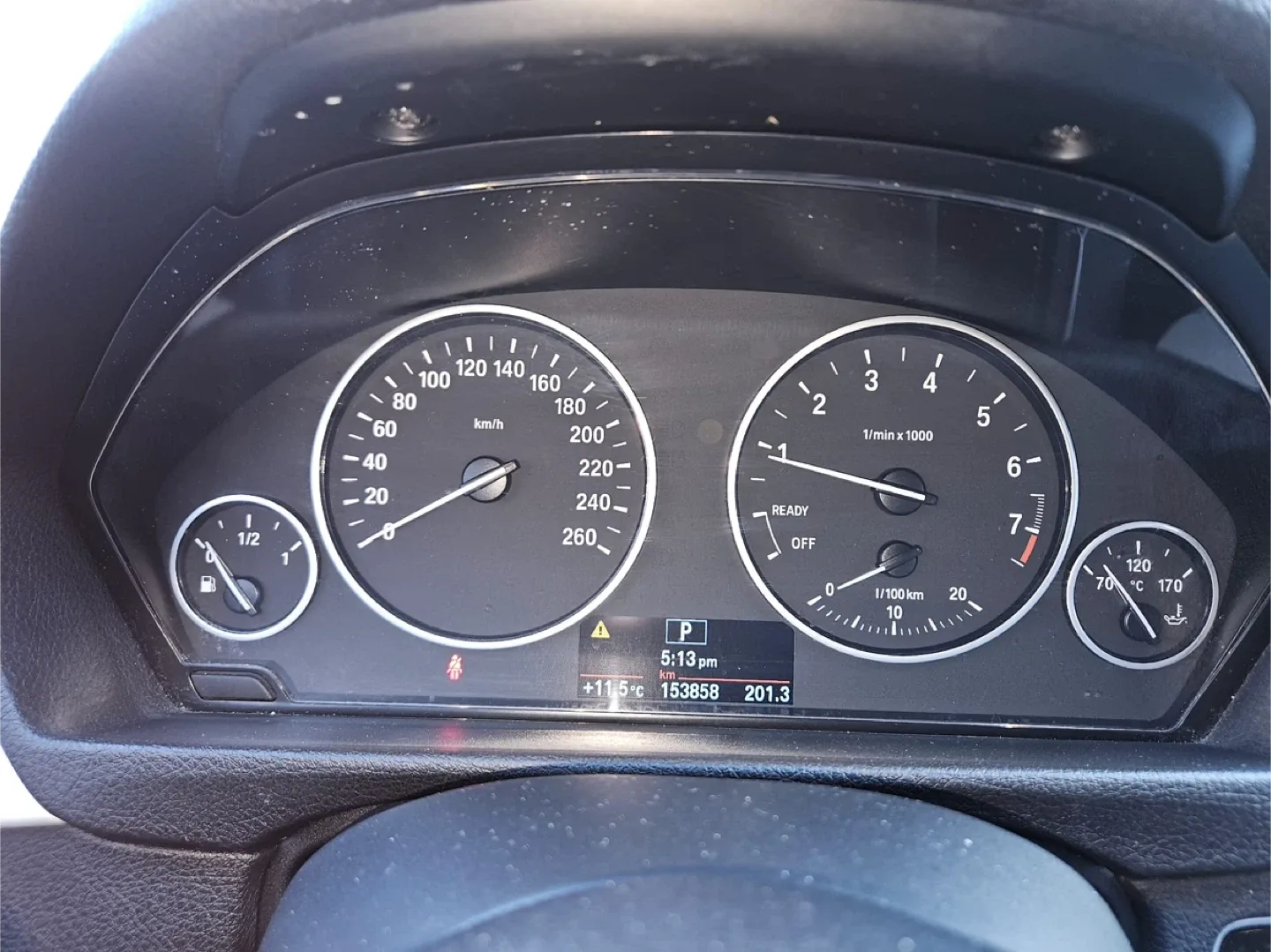 BMW 320i xDrive - Black Sedan image indicator(8)