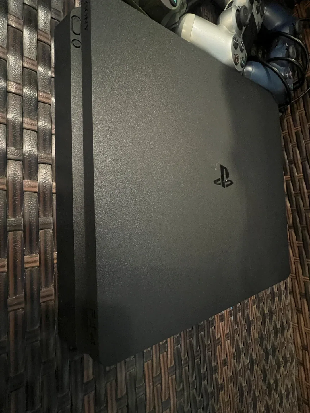 PlayStation 4 Console with 3 Controllers image indicator(3)