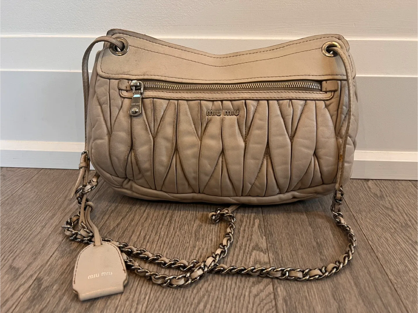 Miu Miu Grey Leather Shoulder Bag image indicator(2)