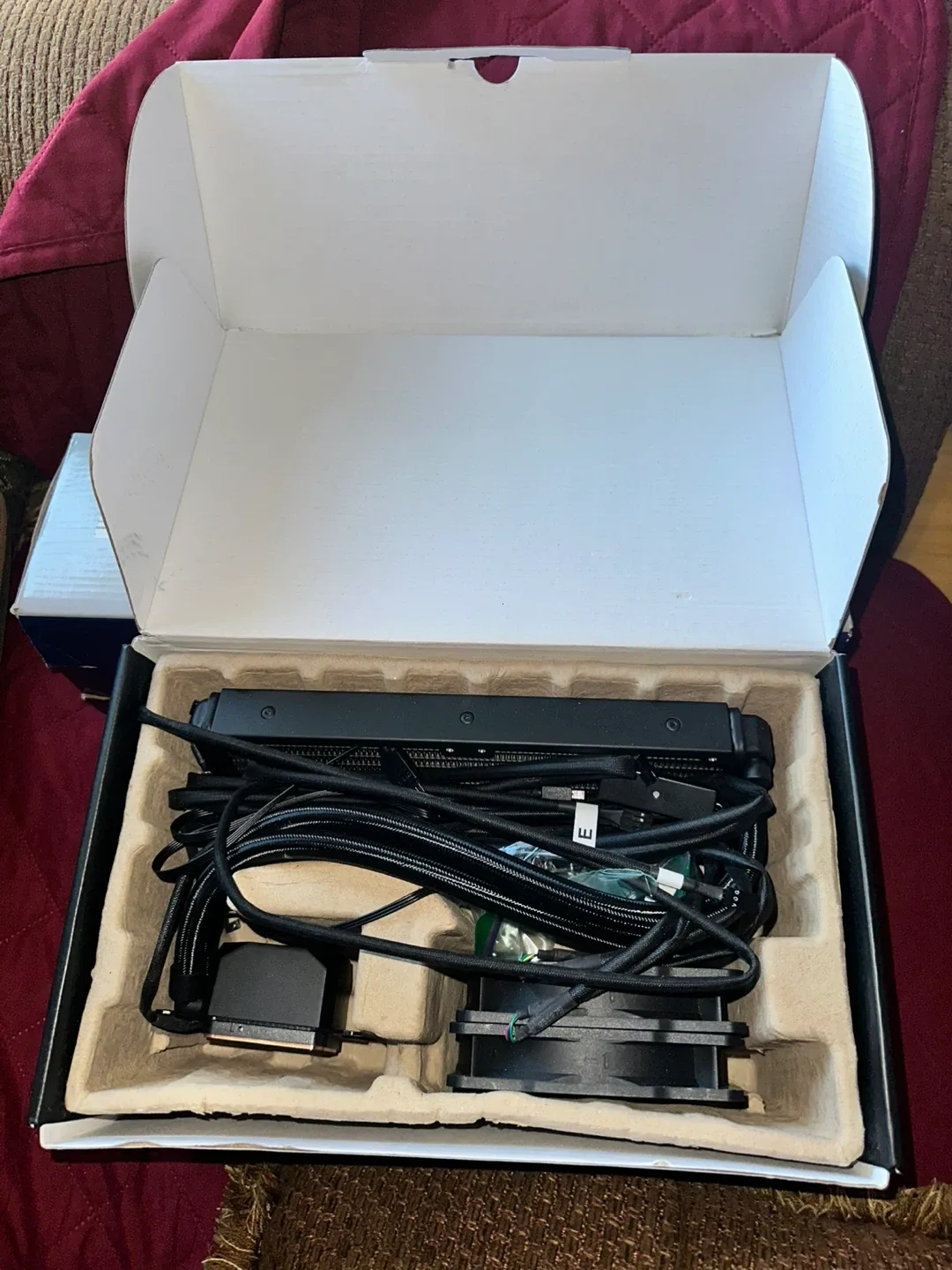 GIGABYTE Thermaltake TH240 ARGB Liquid CPU Cooler - NEW image indicator(9)