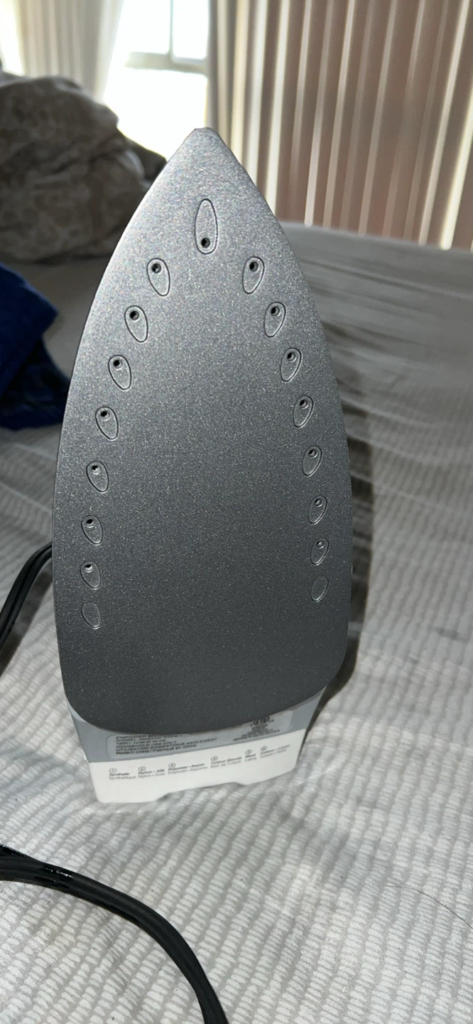 Black+Decker Light 'n Easy SmartSteam Iron - photo 4