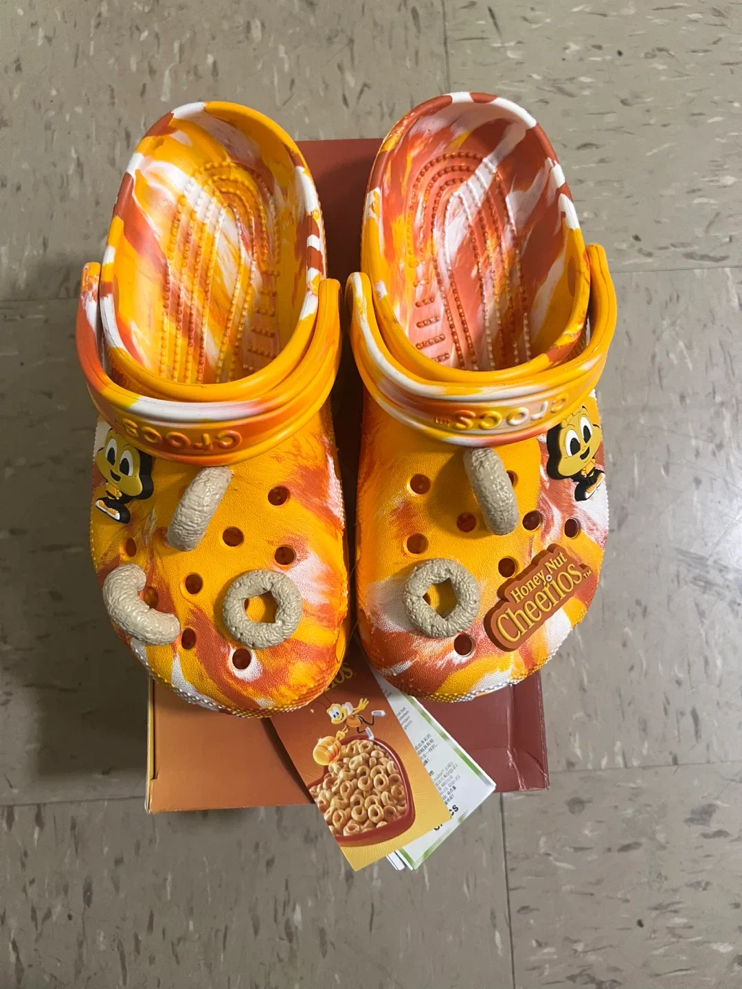 NEW SIZE 5Y Crocs x Honey Nut Cheerios Clogs thumbnail