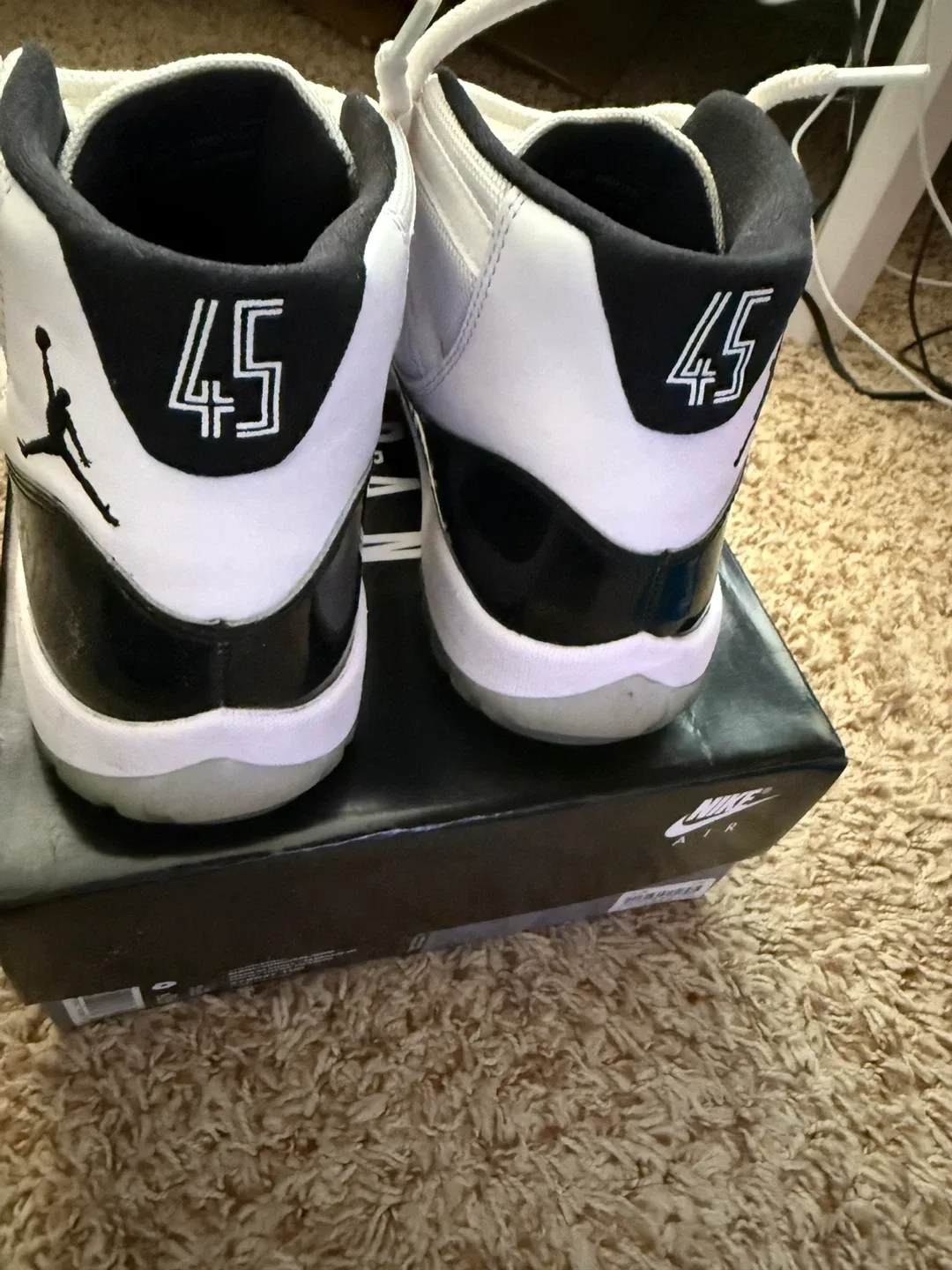 Air Jordan 11 Retro Concord - Size 8.5 image indicator(6)