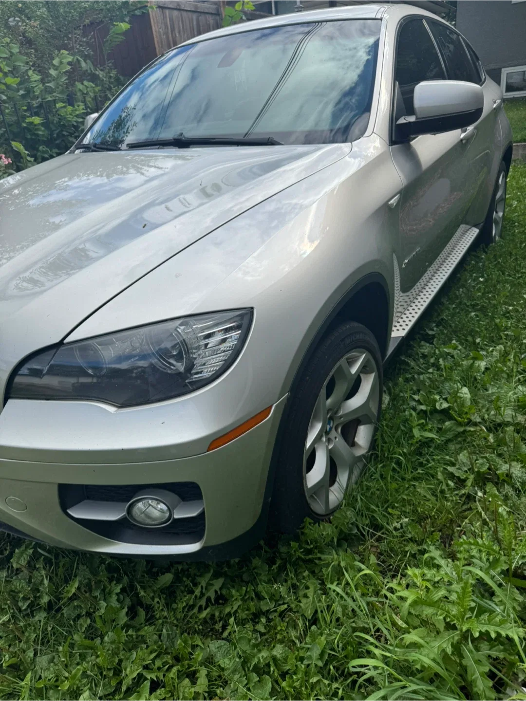 BMW X6 Silver SUV image indicator(4)