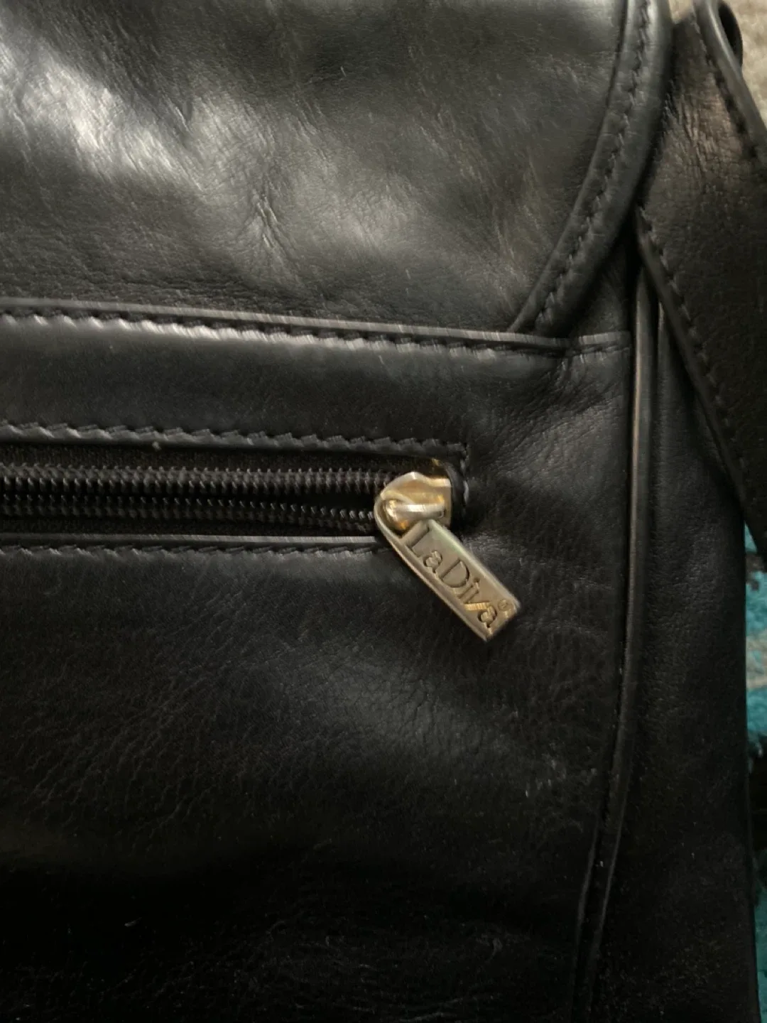 La Diva Black Leather Shoulder Bag image indicator(2)