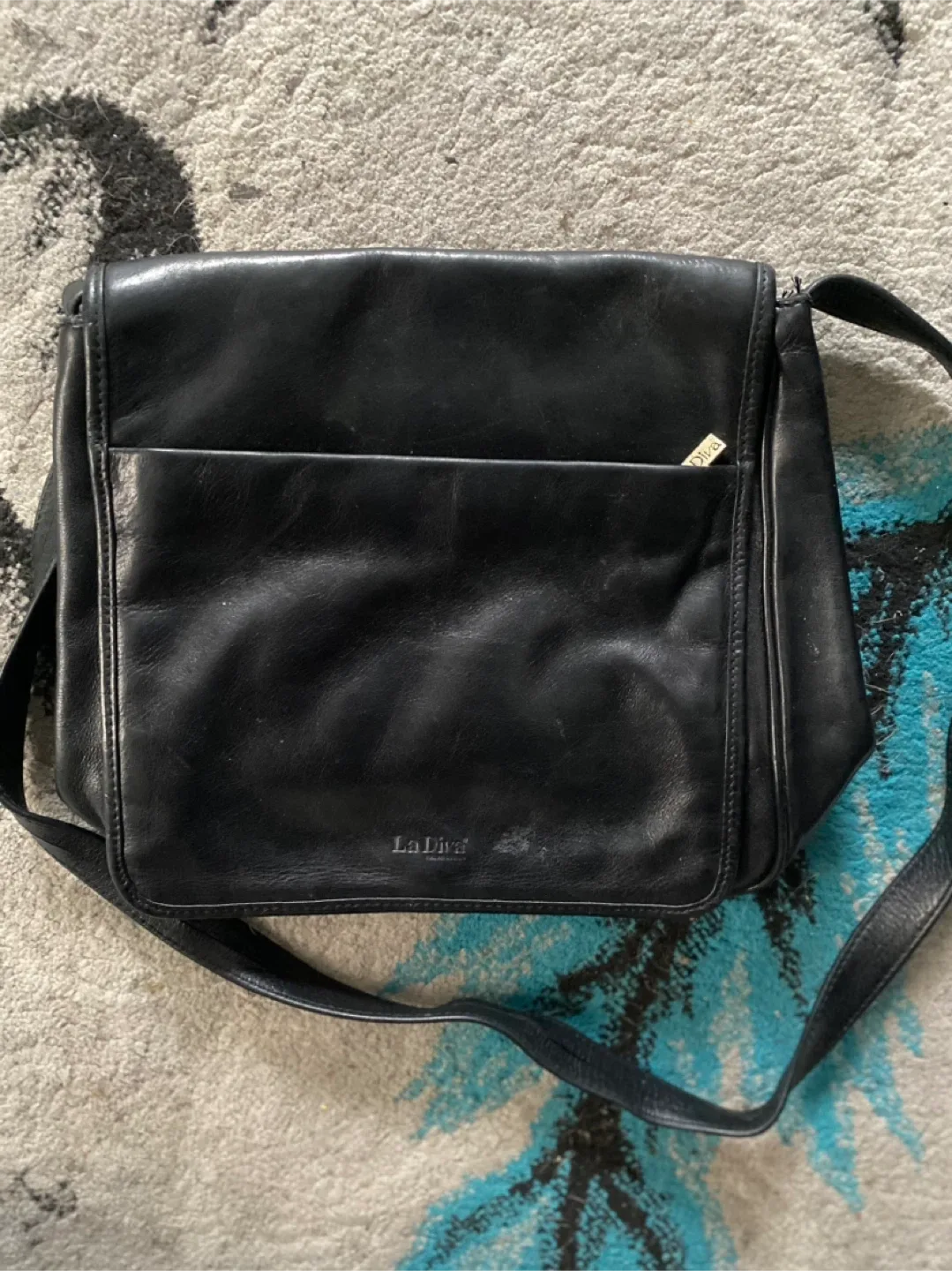 La Diva Black Leather Shoulder Bag image indicator(3)