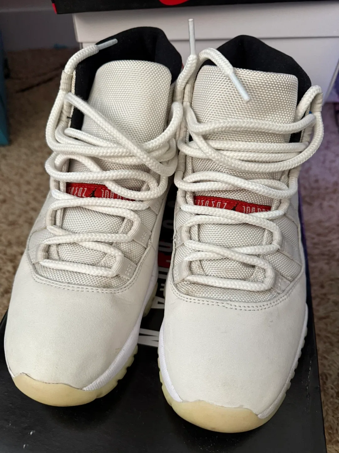 Air Jordan 11 Retro Platinum Tint University Red Size 8.5 image indicator(3)