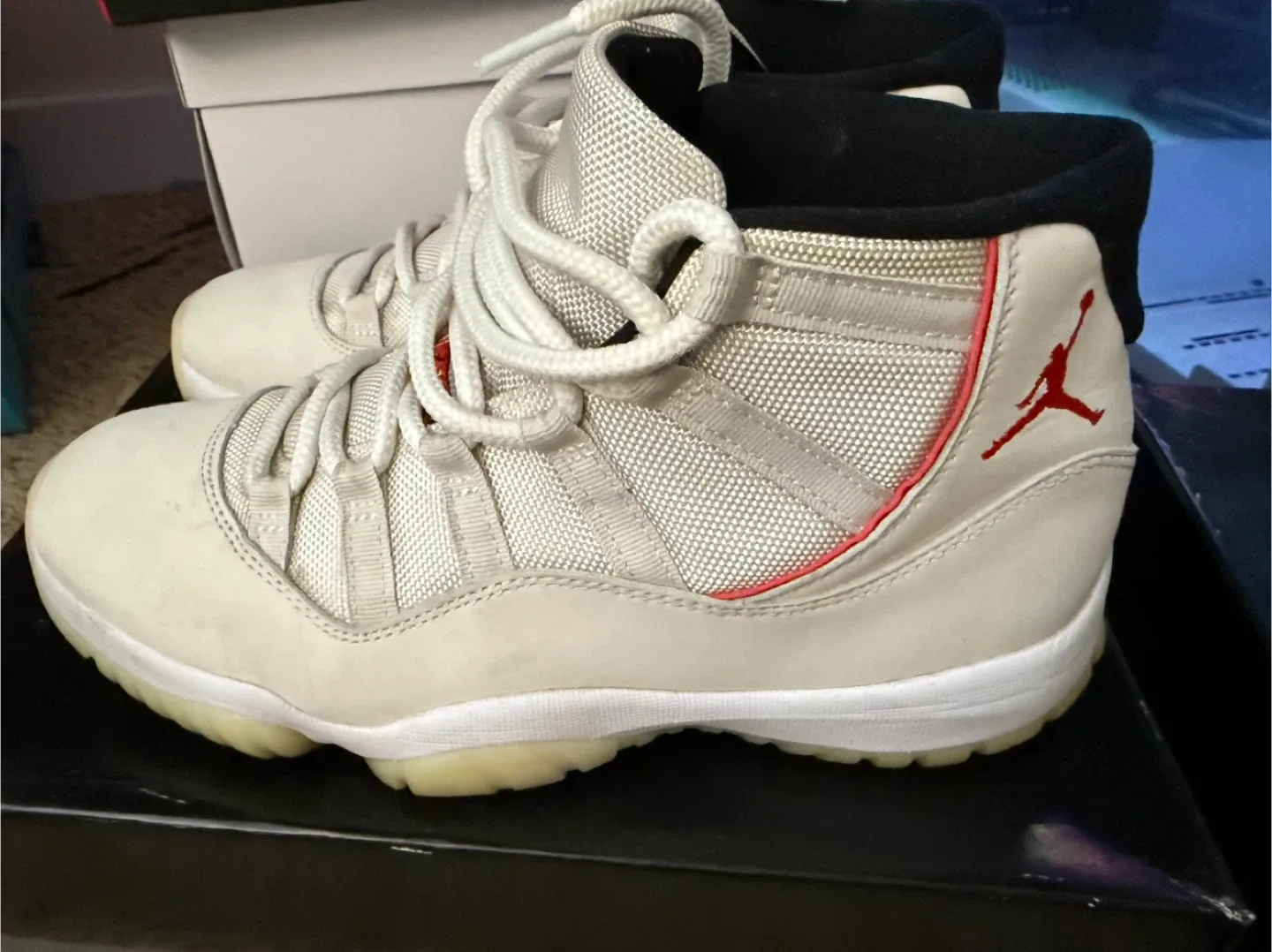 Air Jordan 11 Retro Platinum Tint University Red Size 8.5 image indicator(4)