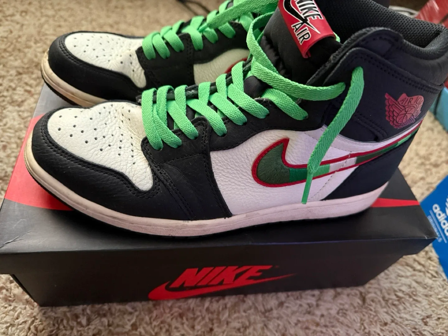 Nike Air Jordan 1 Retro High OG Size 10 image indicator(5)