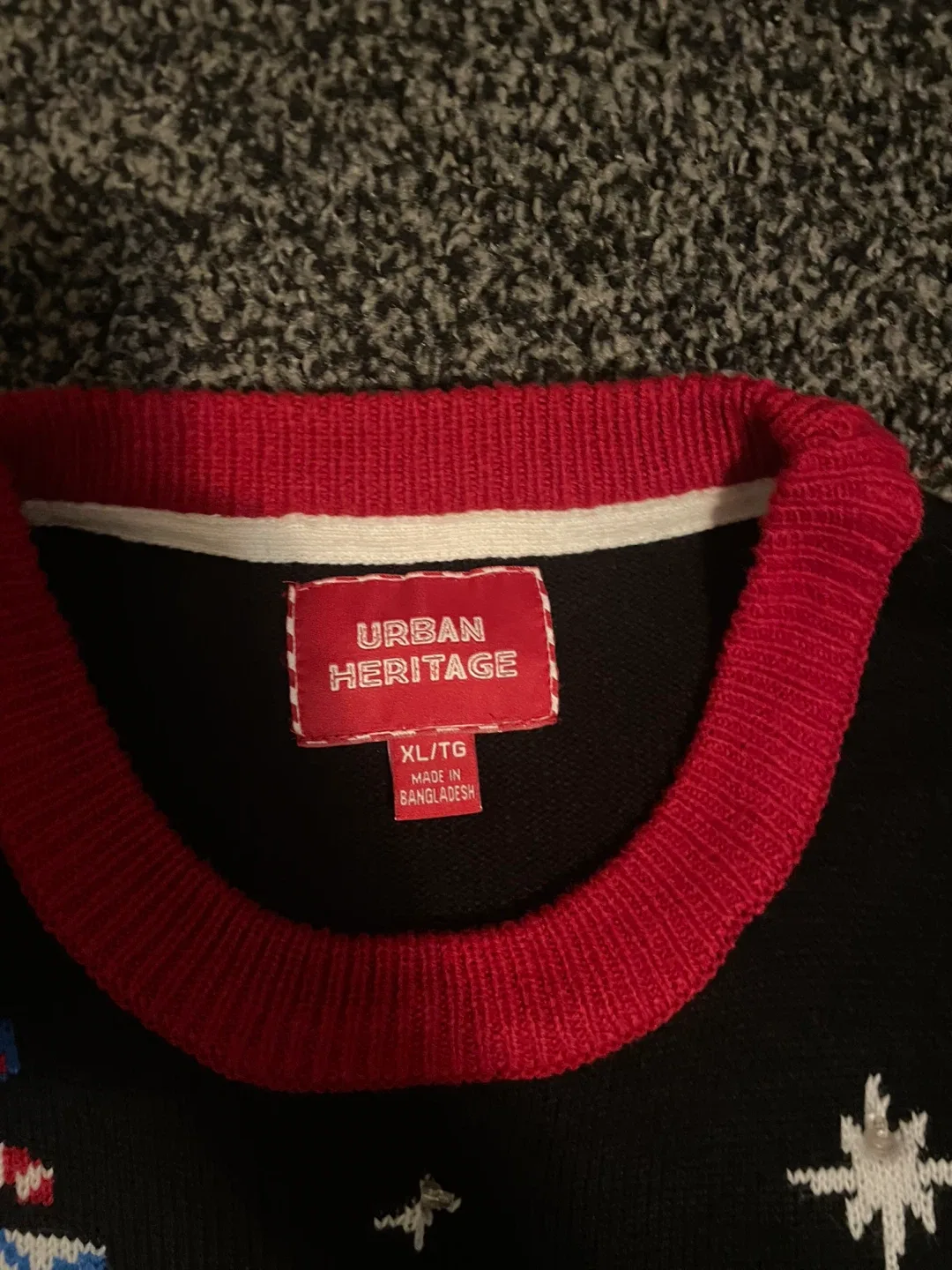 Men’s Ugly Christmas sweater size XL image indicator(2)