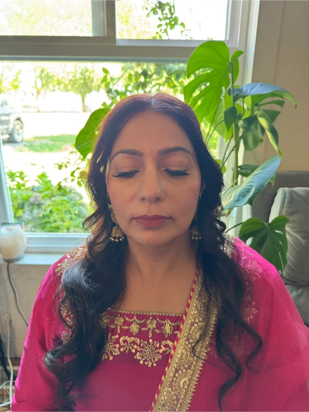 Flawless Makeup & Hair for Every Occasion image indicator(3)