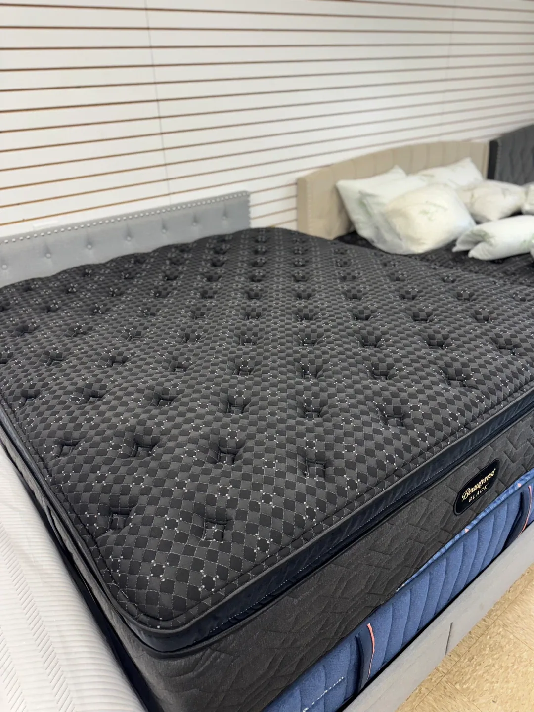 Beautyrest Black Mattress image indicator(2)