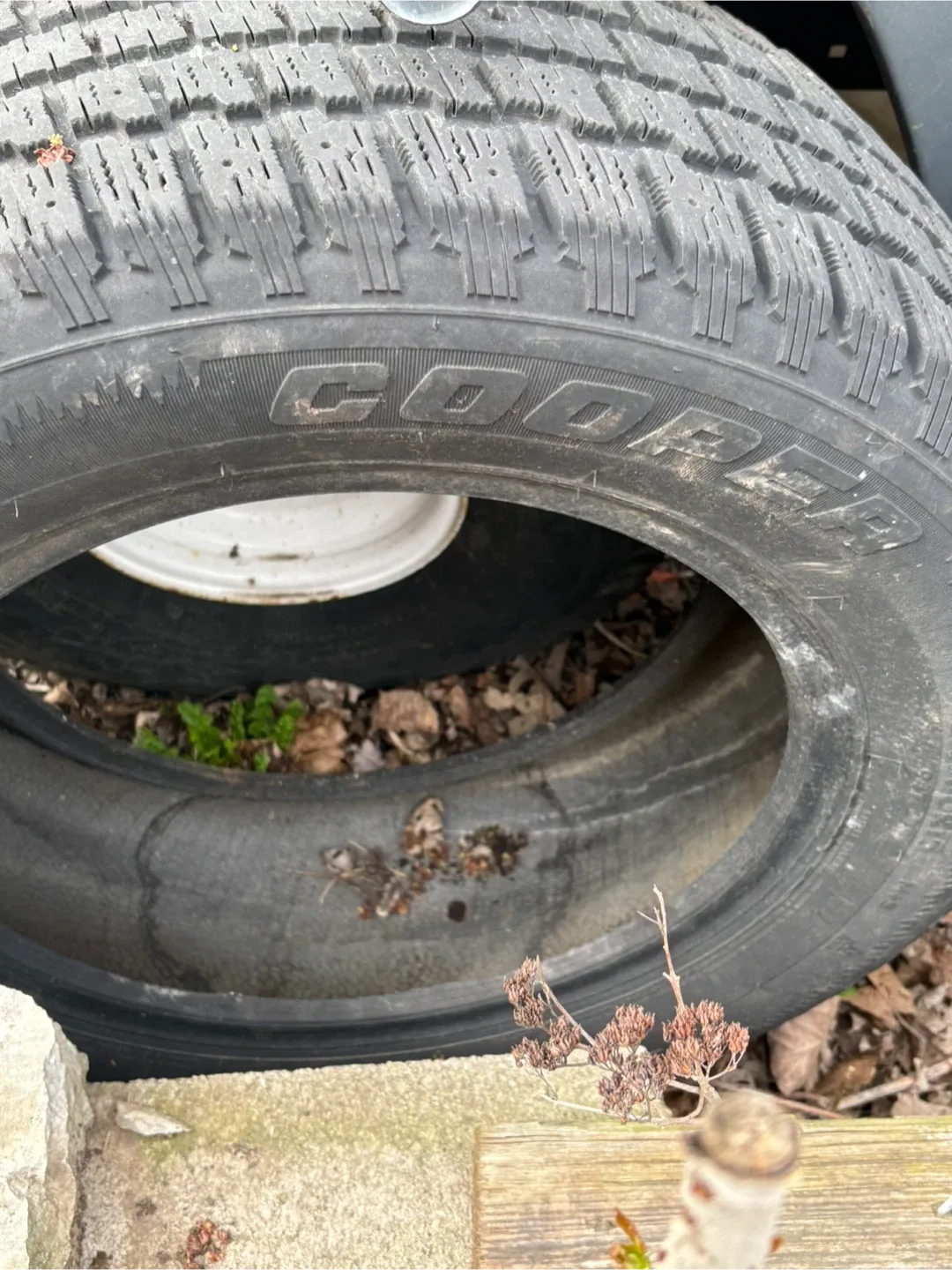 Cooper Tire 215/60R15 image indicator(2)