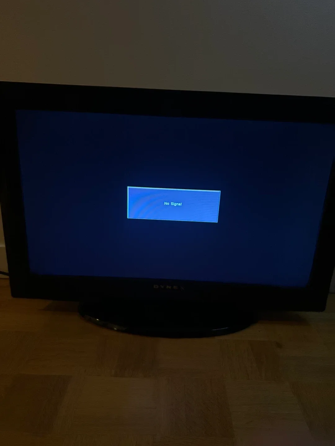 DYNEX 26" LCD TV - Model DX-26L100A13 image indicator(2)