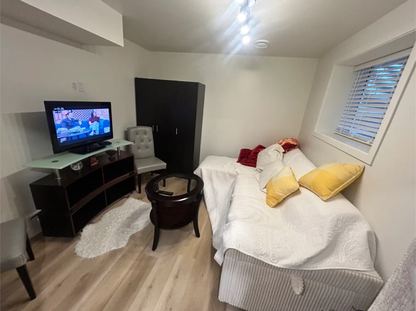 Basement Suite for rent image indicator(3)