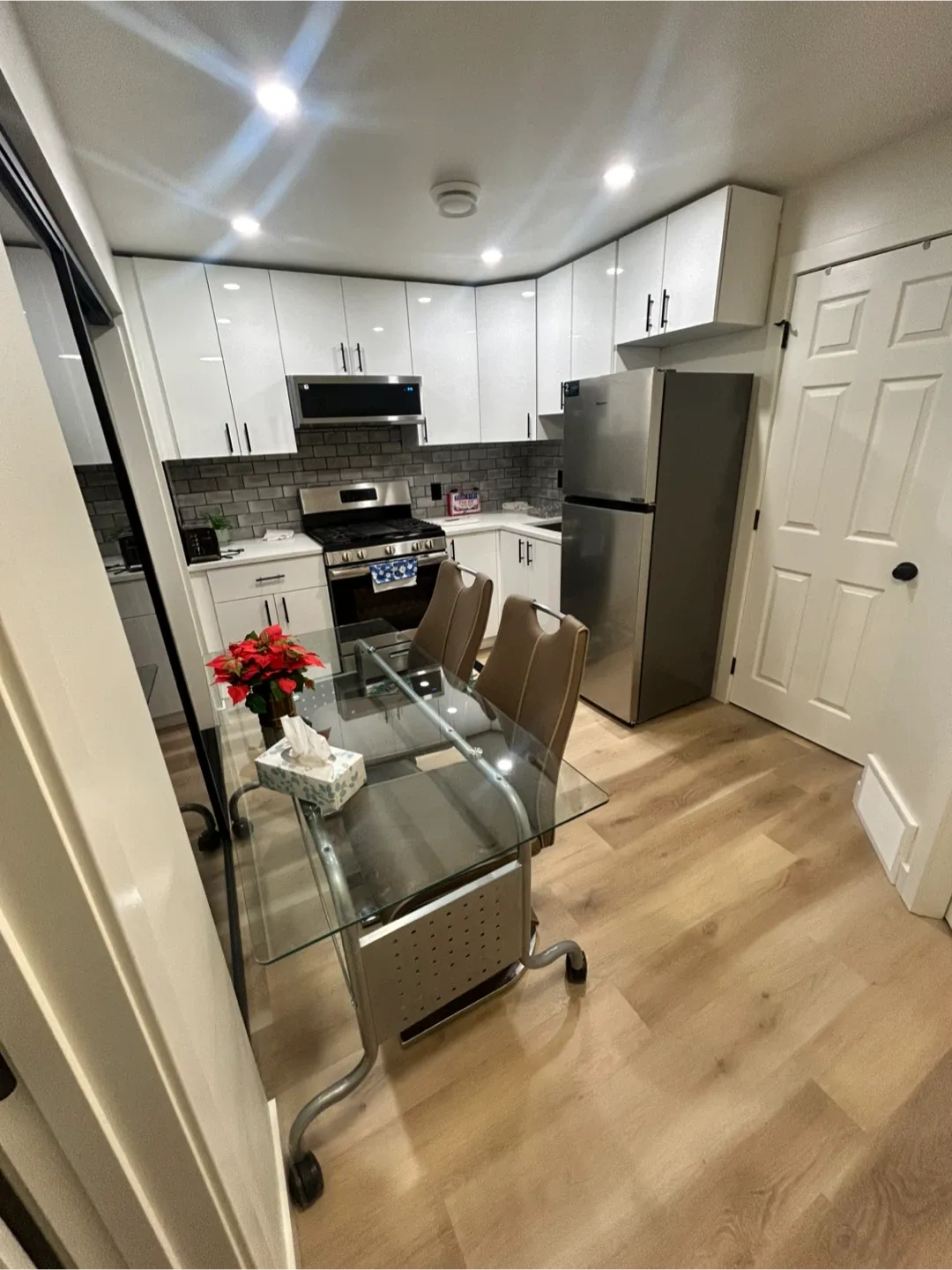 Basement Suite for rent image indicator(7)