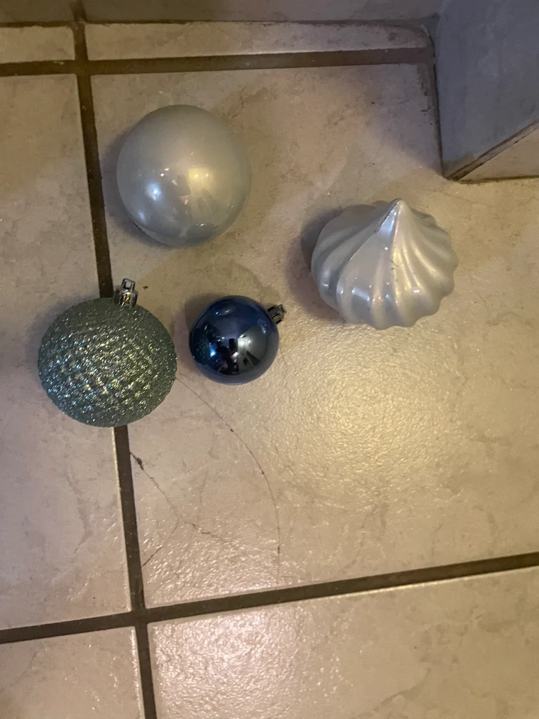 Silver and blue Christmas ornaments with container image indicator(3)