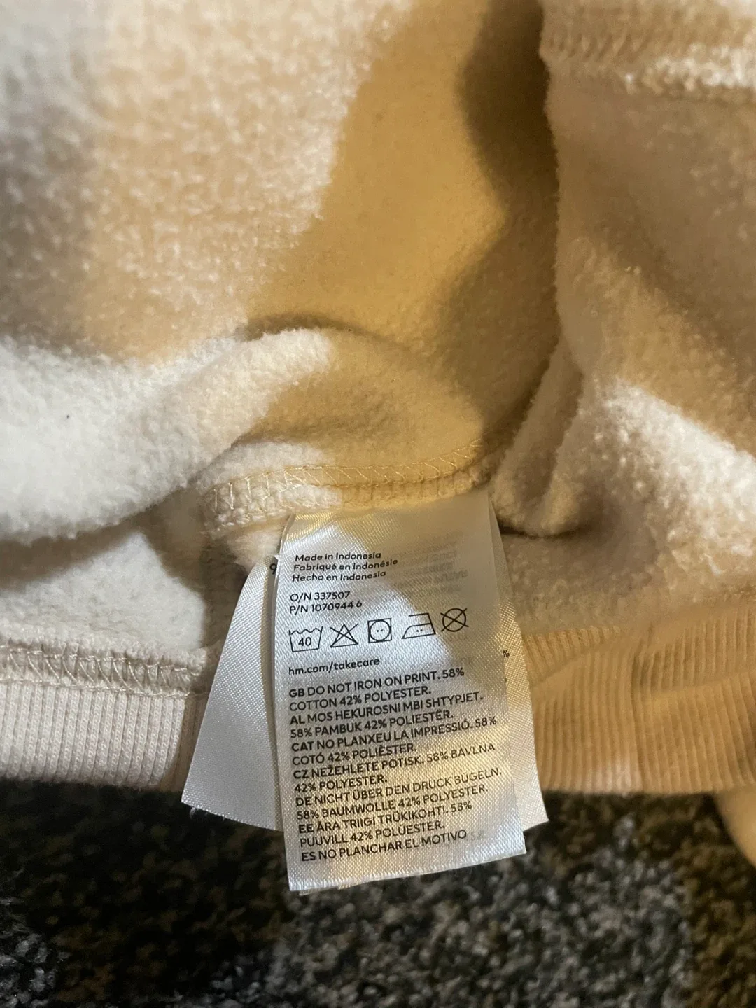 H&M beige graphic sweatshirt image indicator(4)