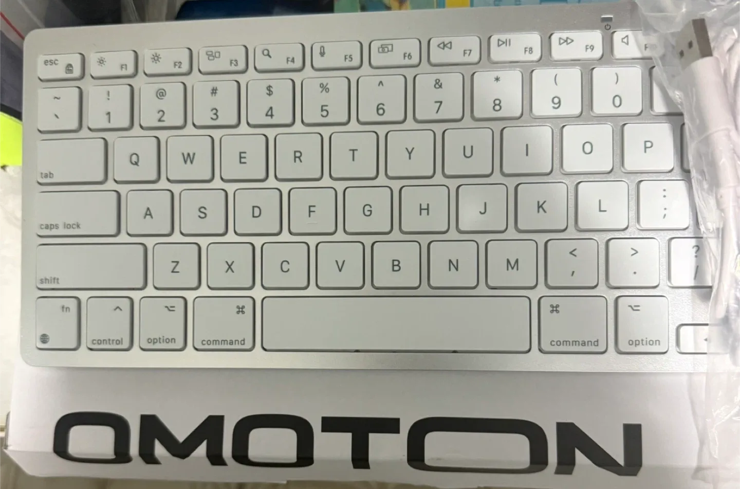 OMOTON KB066-A Wired Keyboard - Silver image indicator(2)
