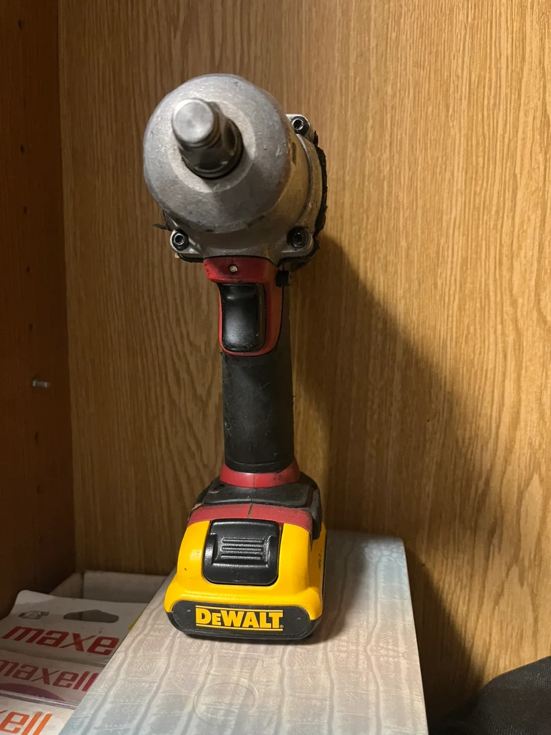 Mac. 1/2” impact. Driver  with battery.  12 volts image indicator(3)