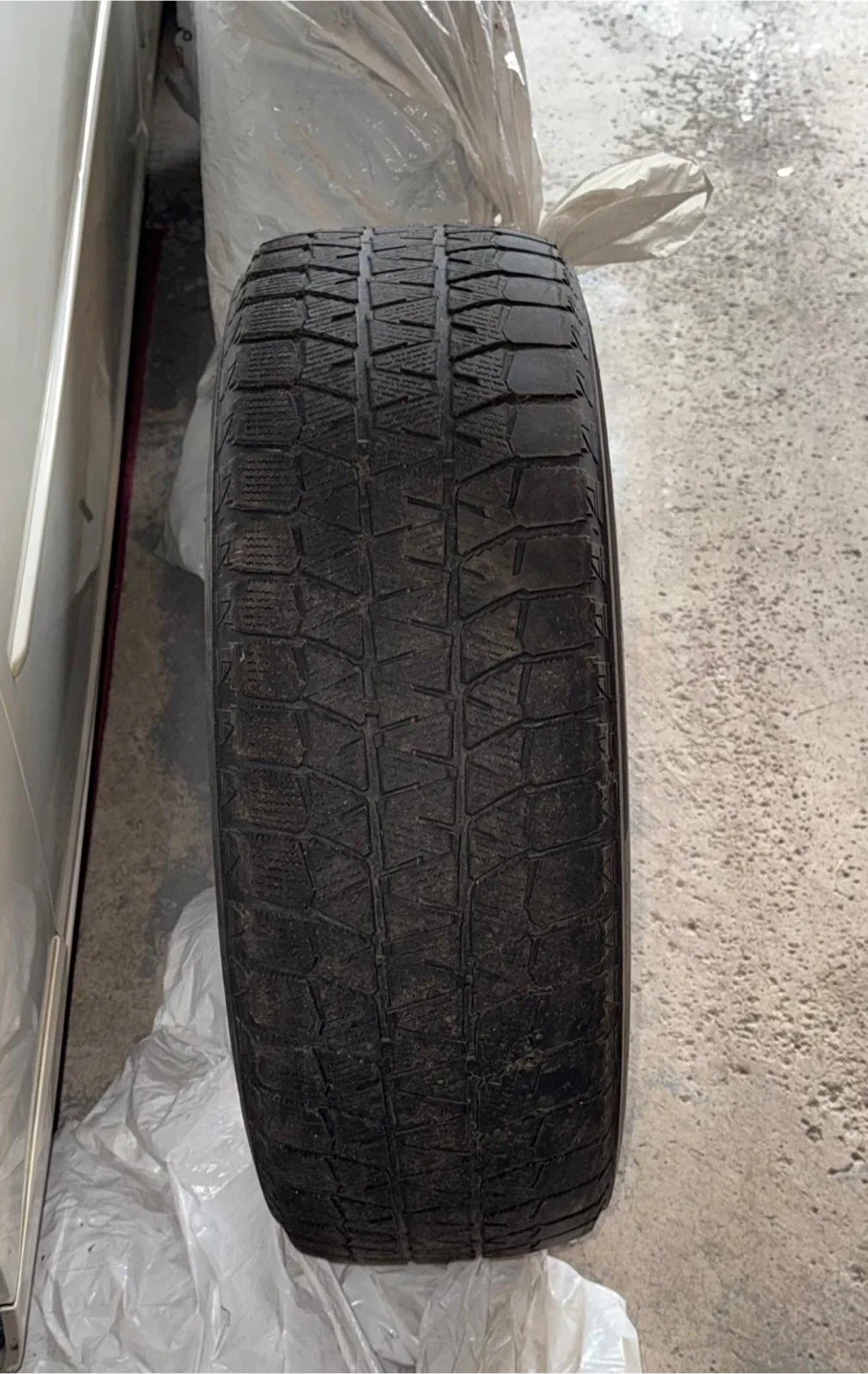 235 65R17 - Bridgestone Blizzak Winter Tire with Rims image indicator(2)