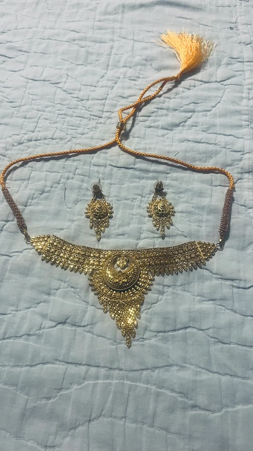 Gold Plated Choker & Earring Set image indicator(2)