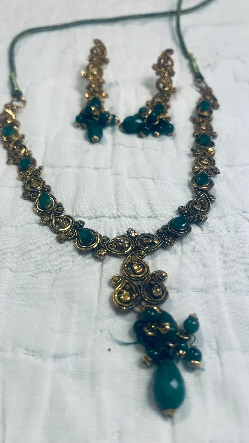 Necklace and Earrings Set - Gold & Green image indicator(4)