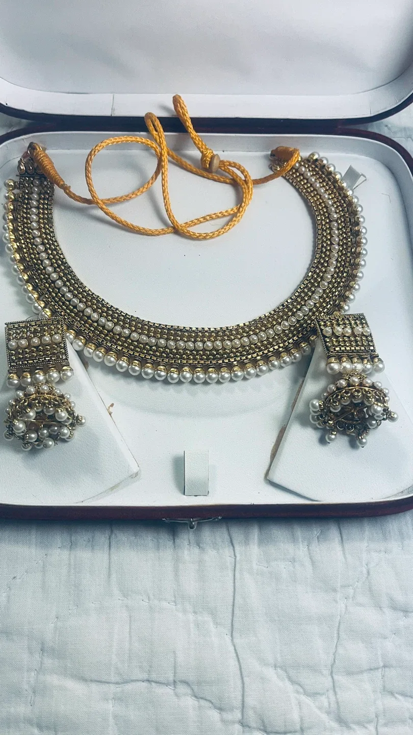 Necklace and Earrings Set - Gold & Green image indicator(9)