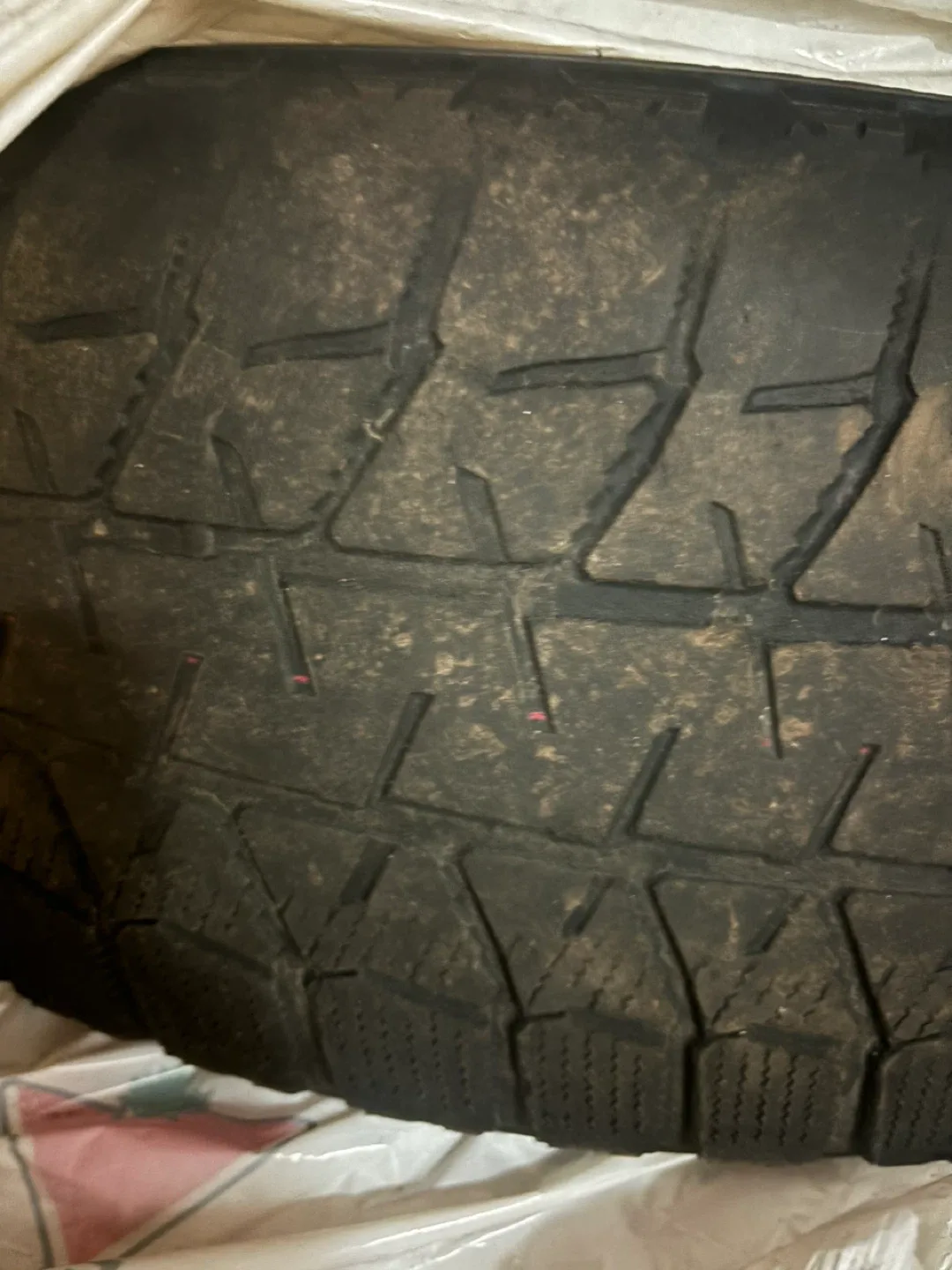 235 65R17 - Bridgestone Blizzak Winter Tire with Rims image indicator(5)