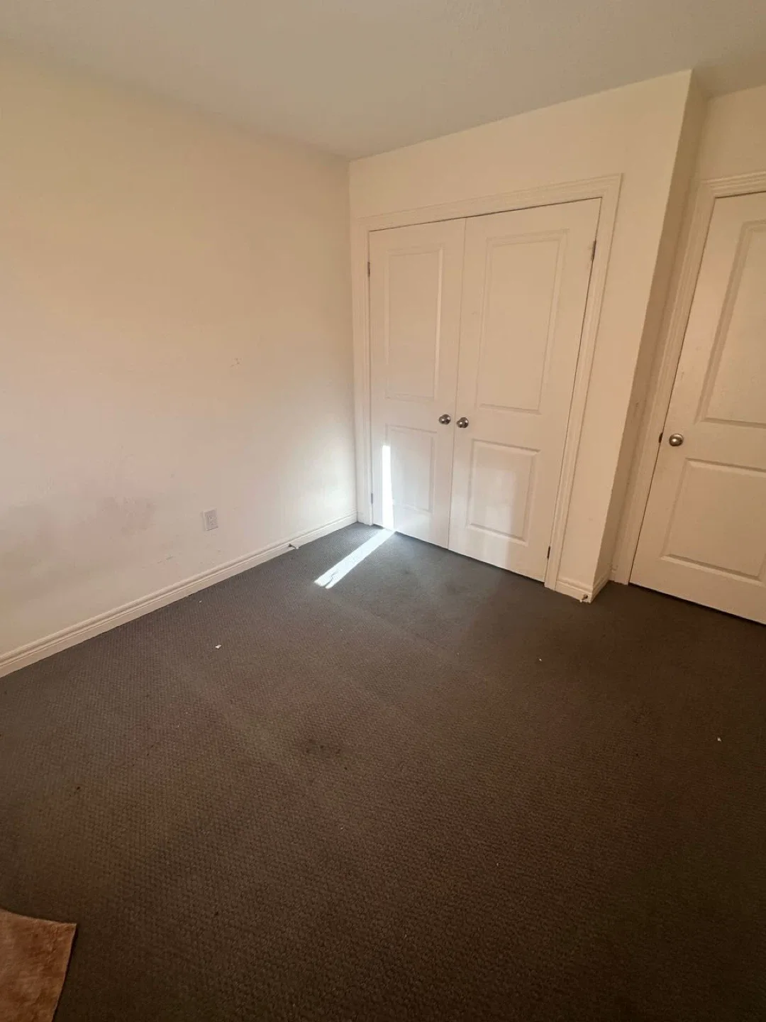 Available room for rent image indicator(6)