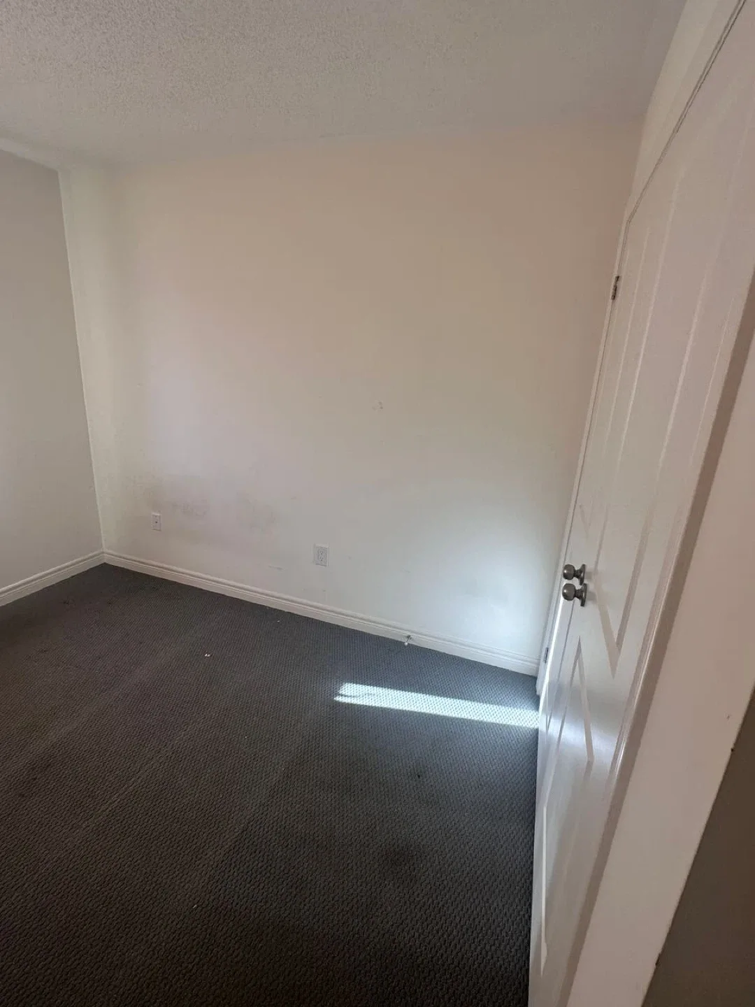 Available room for rent image indicator(2)