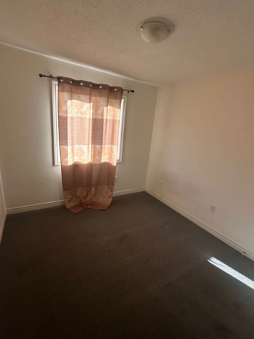 Available room for rent image indicator(4)