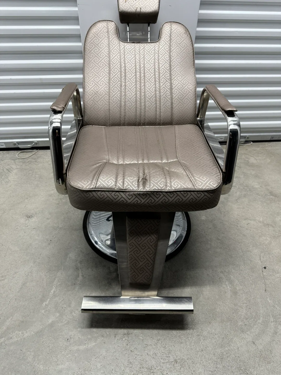 Vintage Barber Chair - Tan - Chrome Base Mid Century Style image indicator(4)