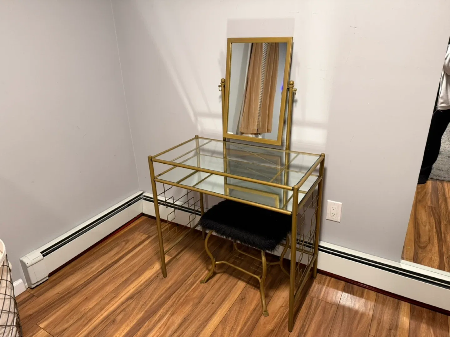 Gold Vanity Table with Mirror & Stool image indicator(2)