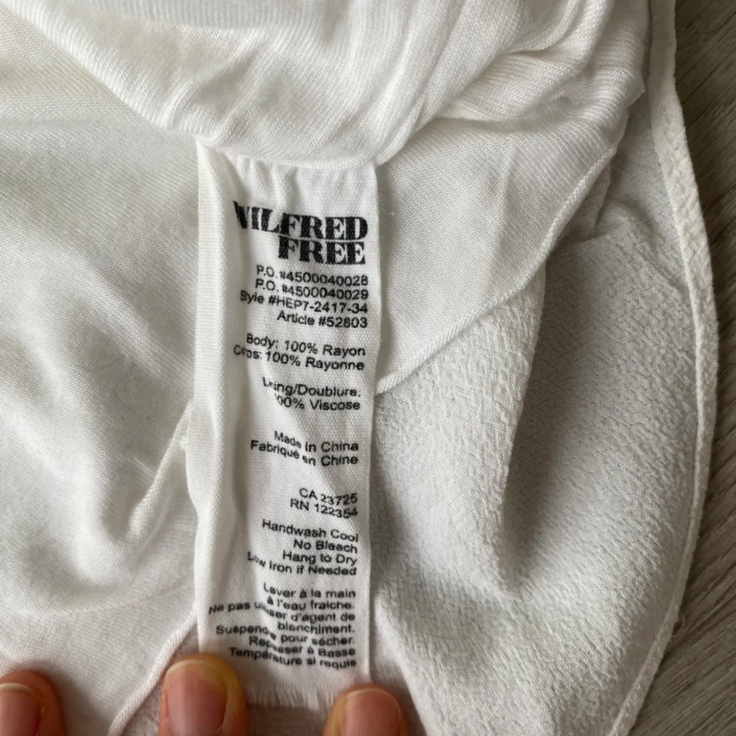 Aritzia Wilfred Free V-Neck Camisole (XXS) image indicator(4)