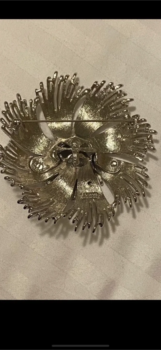 Vintage “Monet Cordelia” Silver Starburst Flower Brooch image indicator(3)