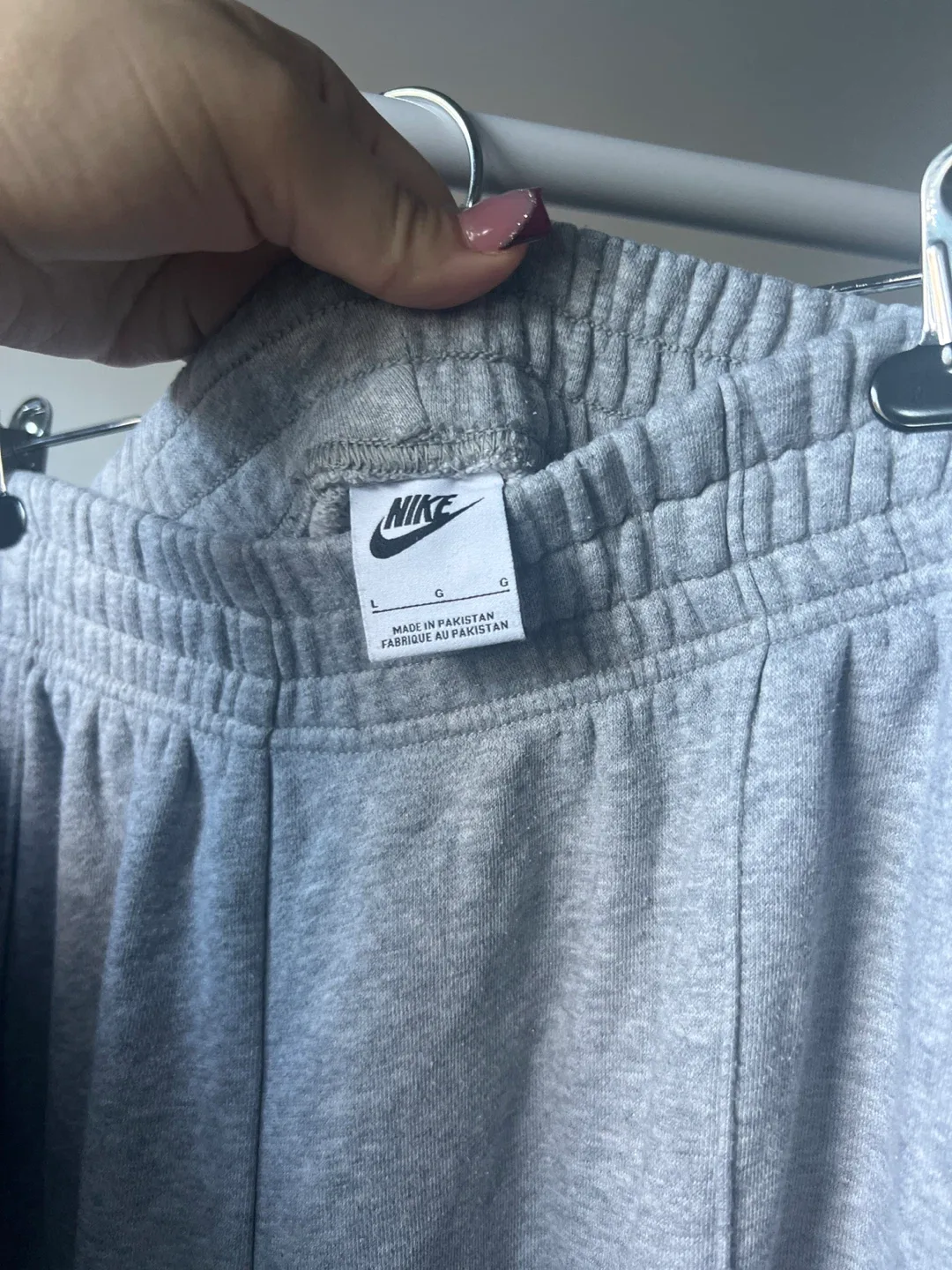 Nike Grey Sweatpants - Size Large image indicator(2)