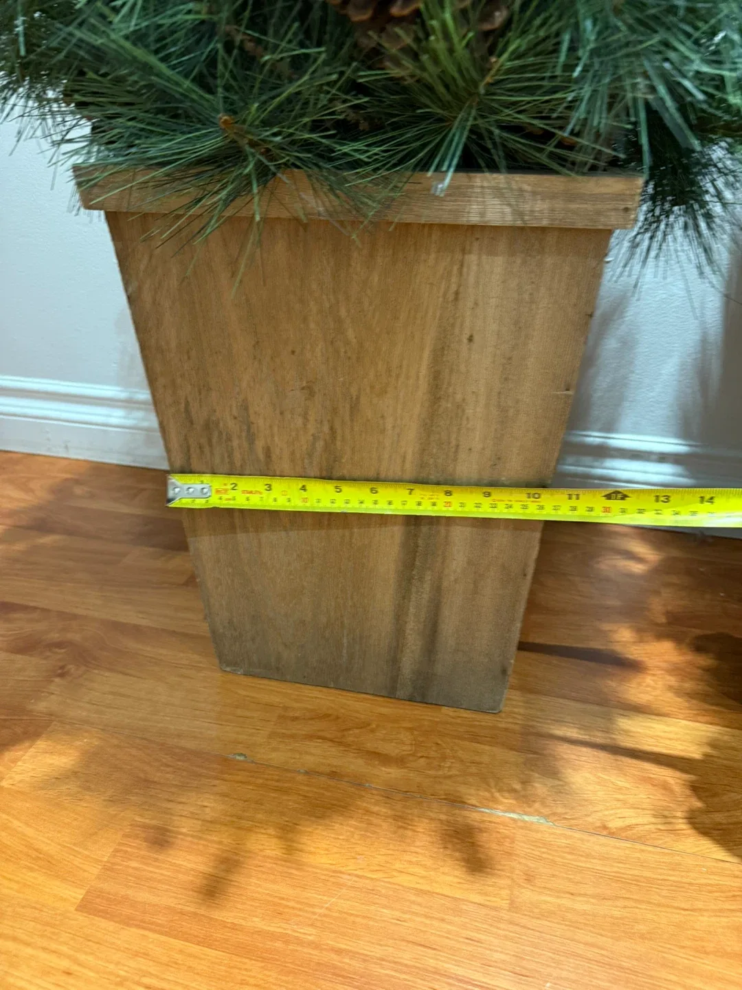 Set of 2 Christmas Planters image indicator(2)