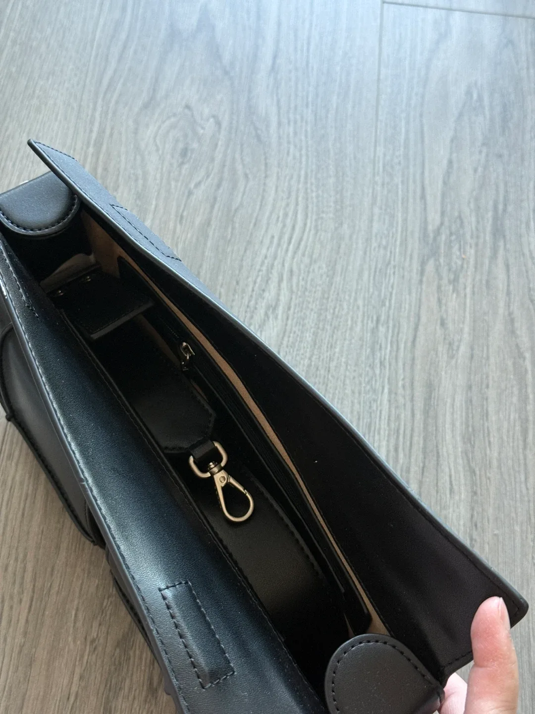 Pedro Black Leather Handbag image indicator(3)