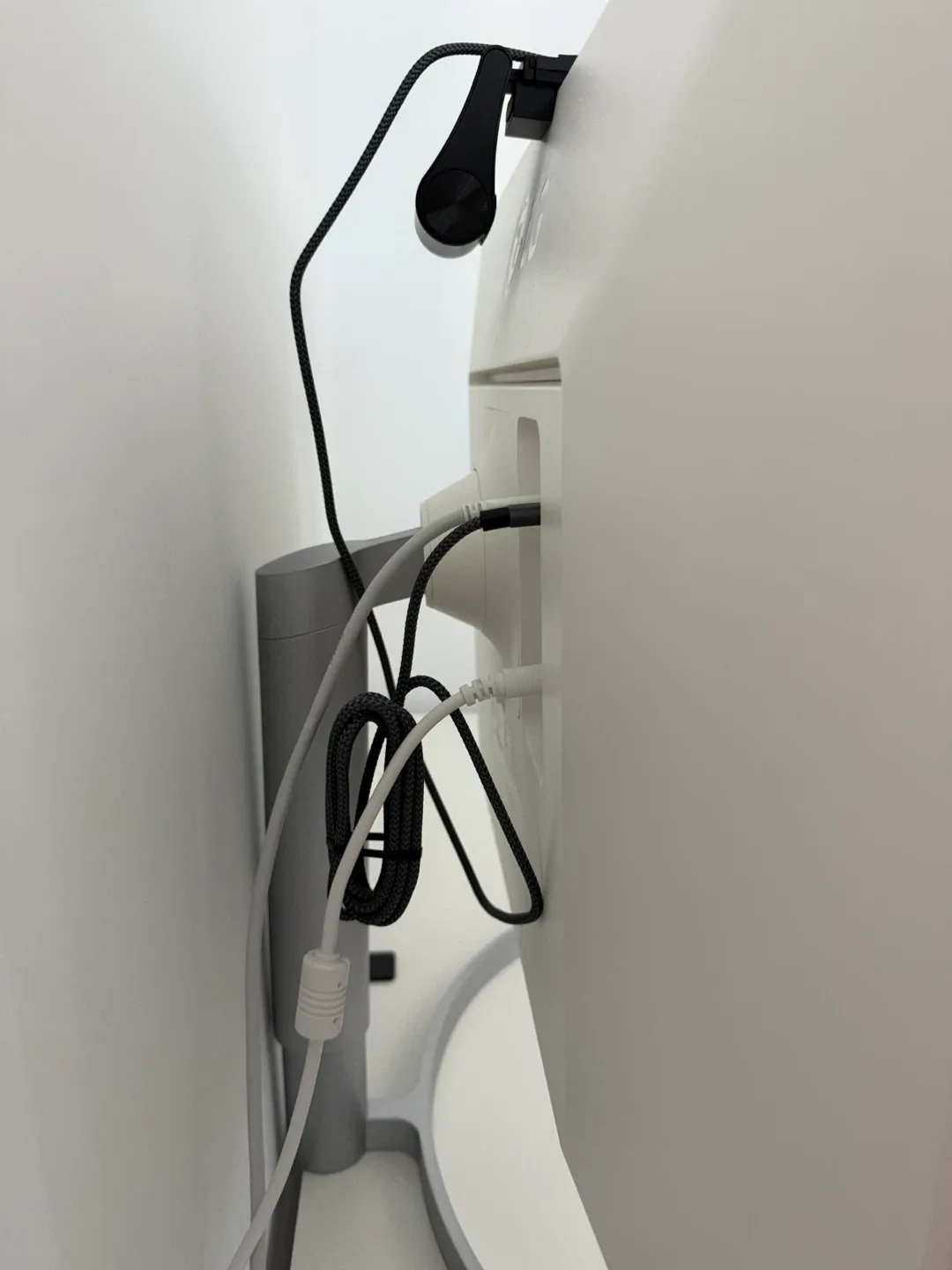 LG 4K UHD Ultrafine 27UN850-W Monitor image indicator(2)