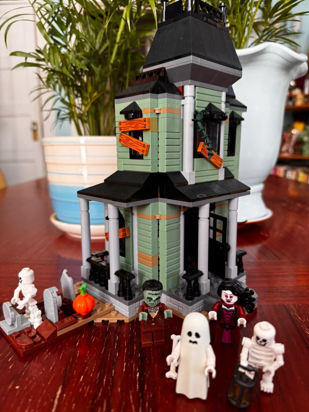 Lego Haunted House 10273 image indicator(2)